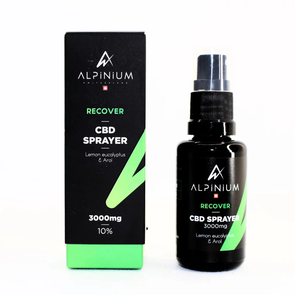 Photo du Spray Alpinium Recover sur fond blanc, flacon noir avec étiquette verte et blanche