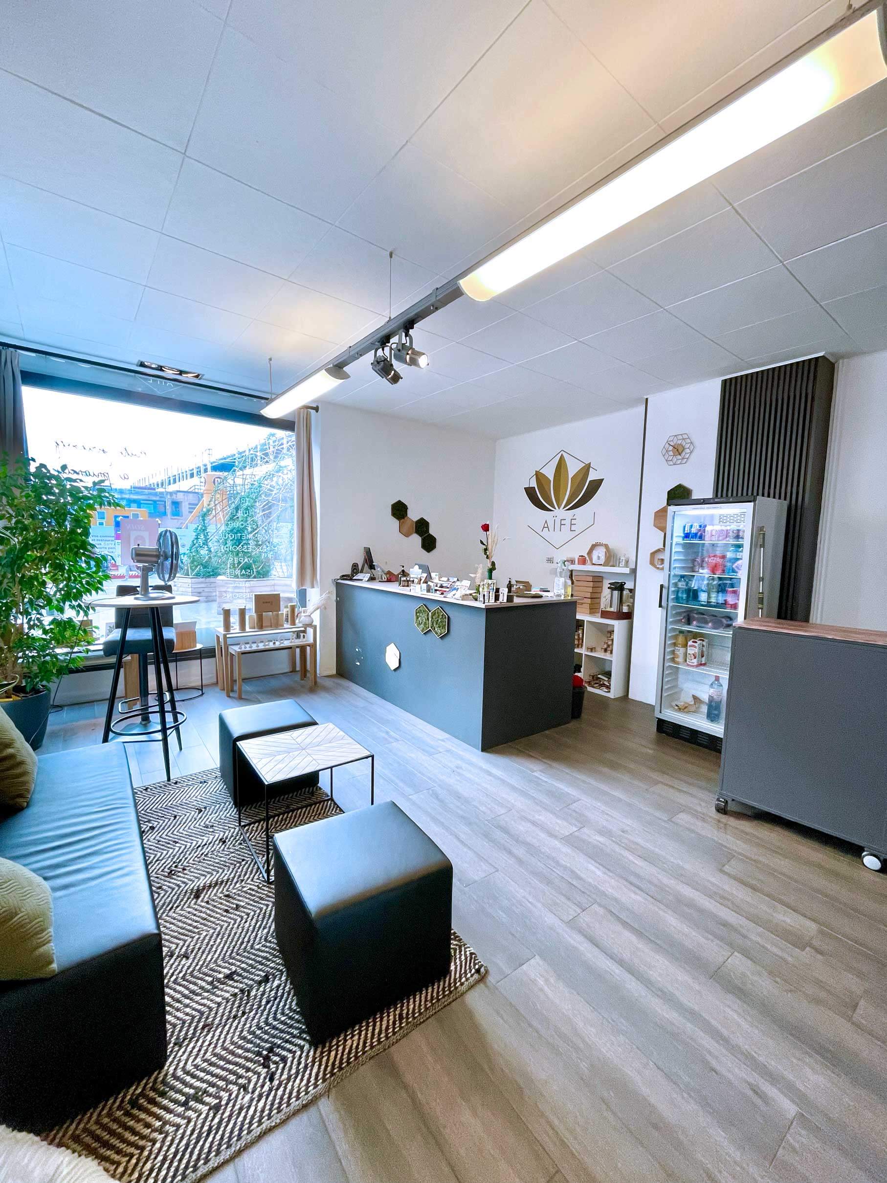 boutique aïfé, intérieur vue sur le comptoir