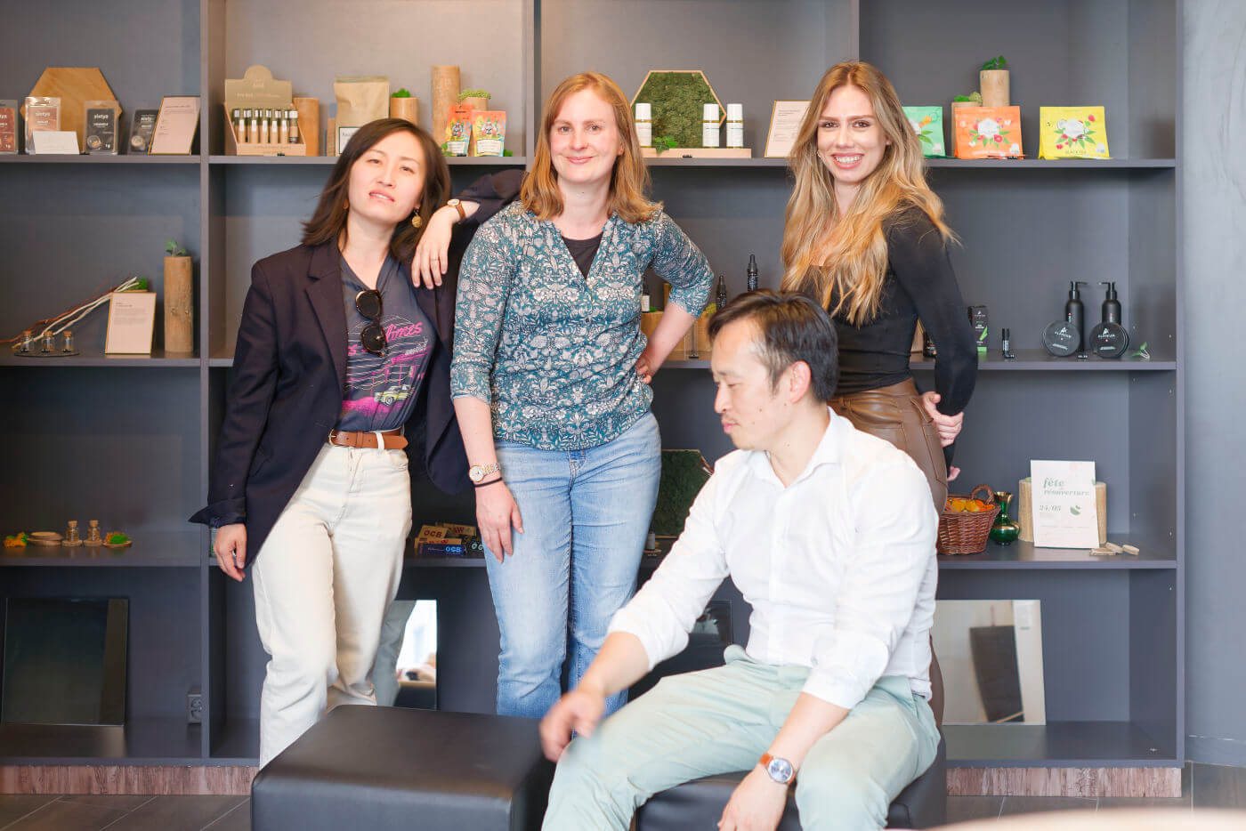 L'équipe de aïfé lors de la fête de réouverture à Lausanne.