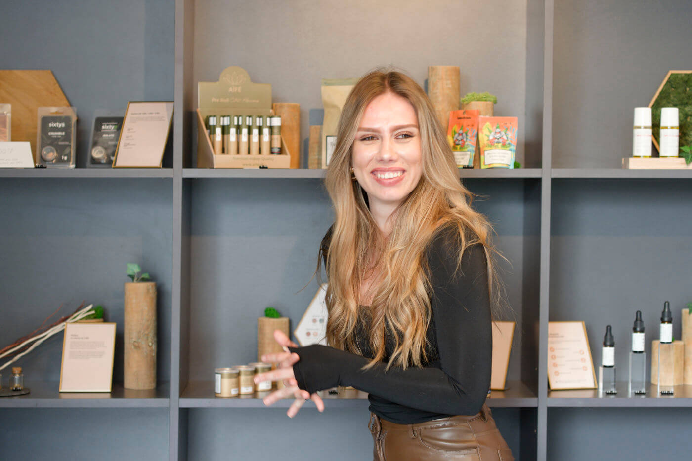 Manon responsable de la boutique aïfé